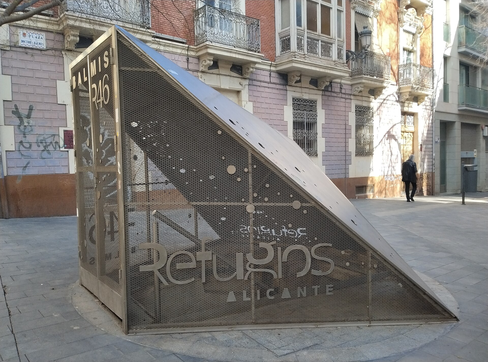 Refugio antiaéreo de la guerra civil R46 Plaza de Balmis, Alicante.