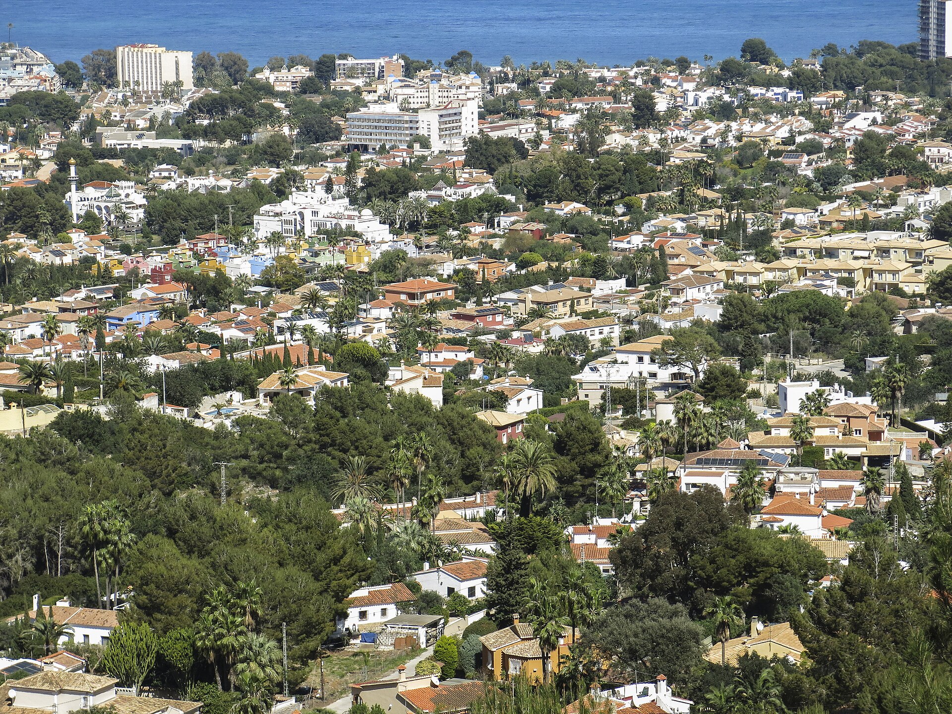 Dénia és una ciutat del País Valencià, capital de la comarca de la Marina Alta i també de la comarca històrica del Marquesat de Dénia. (Viquipèdia)