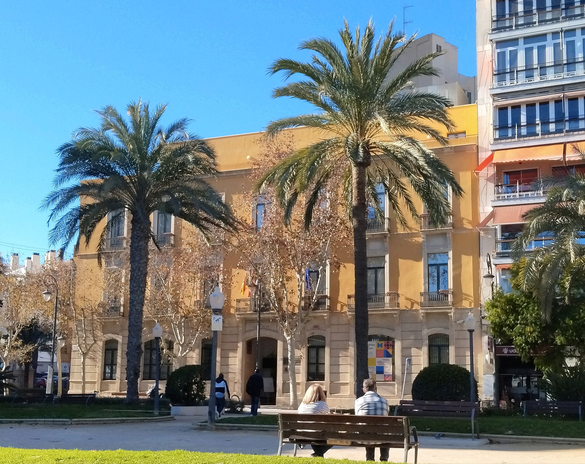 Sede Universitaria Ciudad de Alicante, antigua Escuela Profesional de Comercio, Ensanche Diputación, Alicante.
