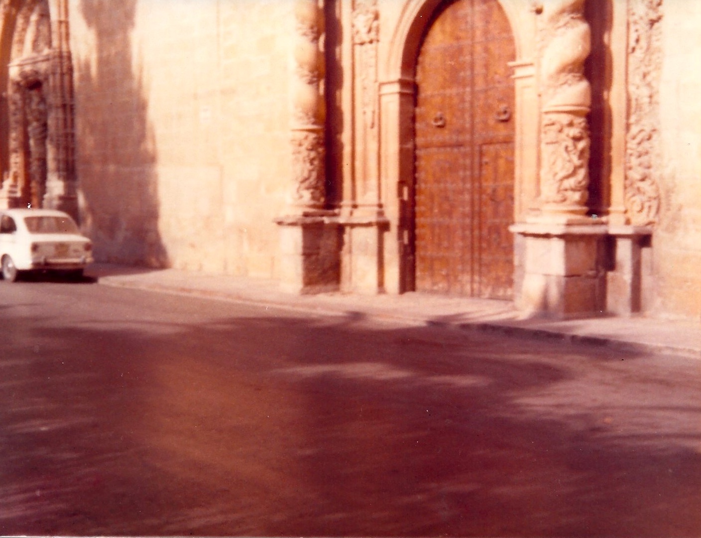 Un portal del convento de Santo Domingo de Orihuela. Abril 1983