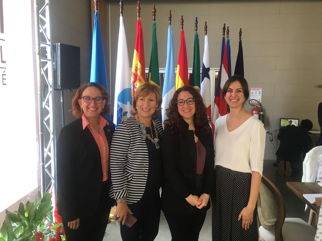 La alcaldesa de Madrid, Manuela Carmena, participó ayer viernes 20 de abril, en la clausura de la XVIII Asamblea General de la Unión de Ciudades Capitales Iberoamericanas (UCCI), organización que copreside. La cita, que tuvo lugar en San José de Costa Rica, ha congregado durante dos días a 10 alcaldes y alcaldesas de Iberoamérica y a 23 ciudades de la región y durante su celebración se ha estado definiendo la estrategia de cooperación que seguirán la UCCI y sus 29 miembros en los dos próximos añ