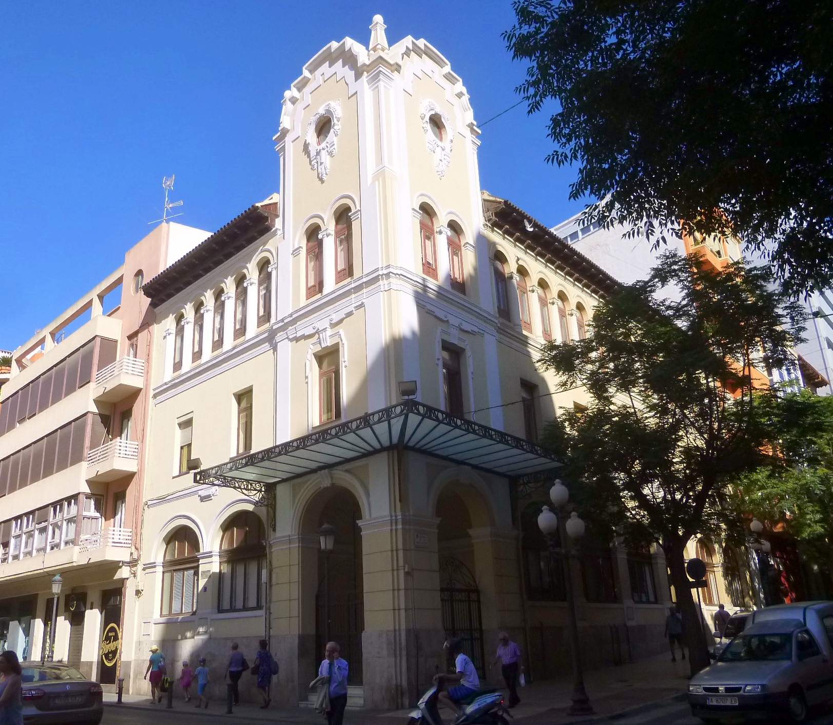 Casa de Socorro de Alicante. Obra del arquitecto alicantino Juan Vidal Ramos inaugurada el 6 de enero de 1927.