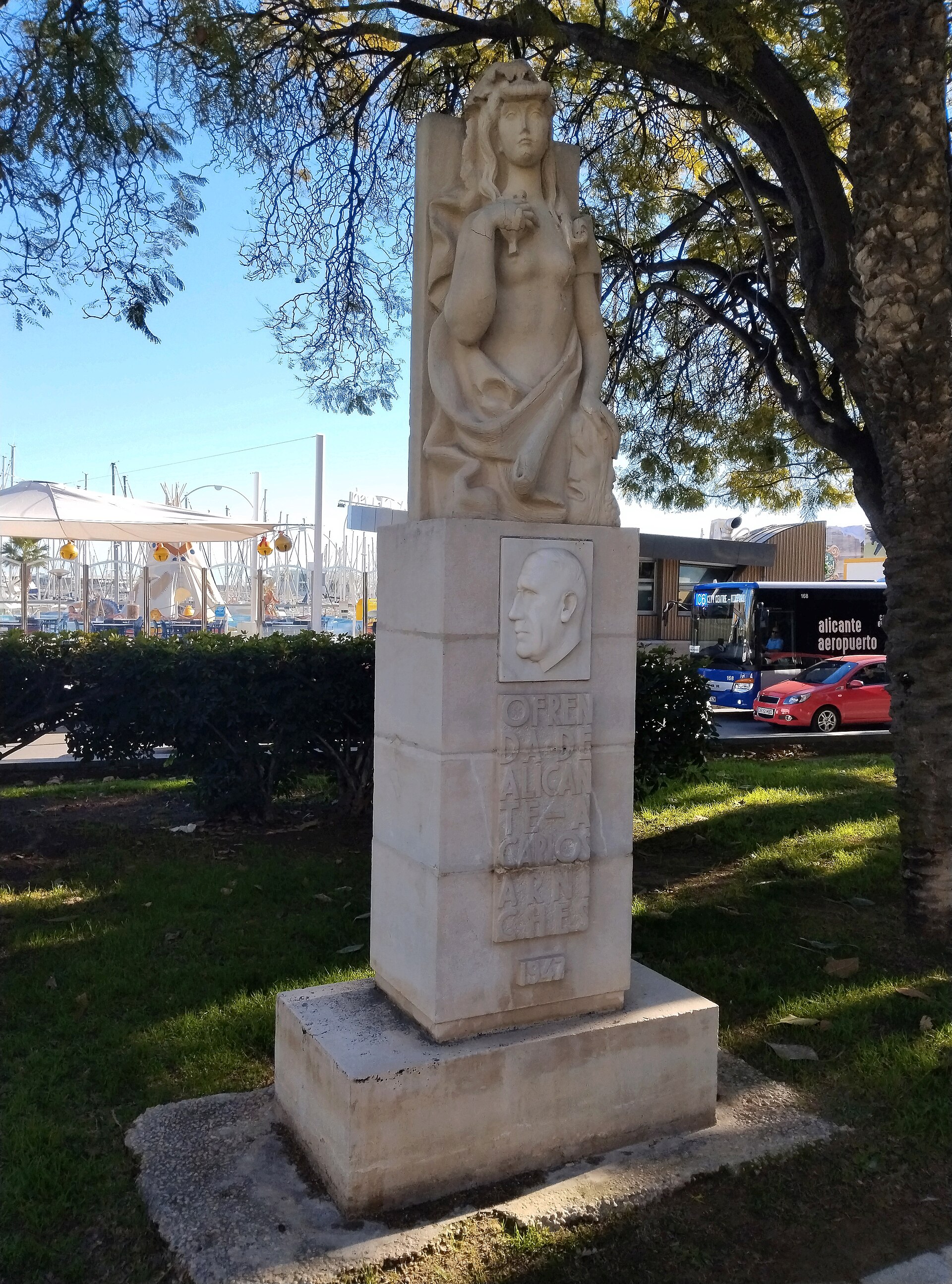 Monumento a Carlos Arniches, Alicante.