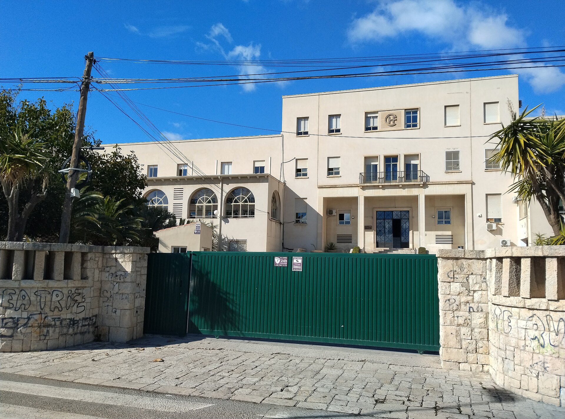 Conservatorio Superior de Música Oscar Esplá (antiguo Colegio de Huérfanos Ferroviarios), en el Monte Tossal de Alicante.