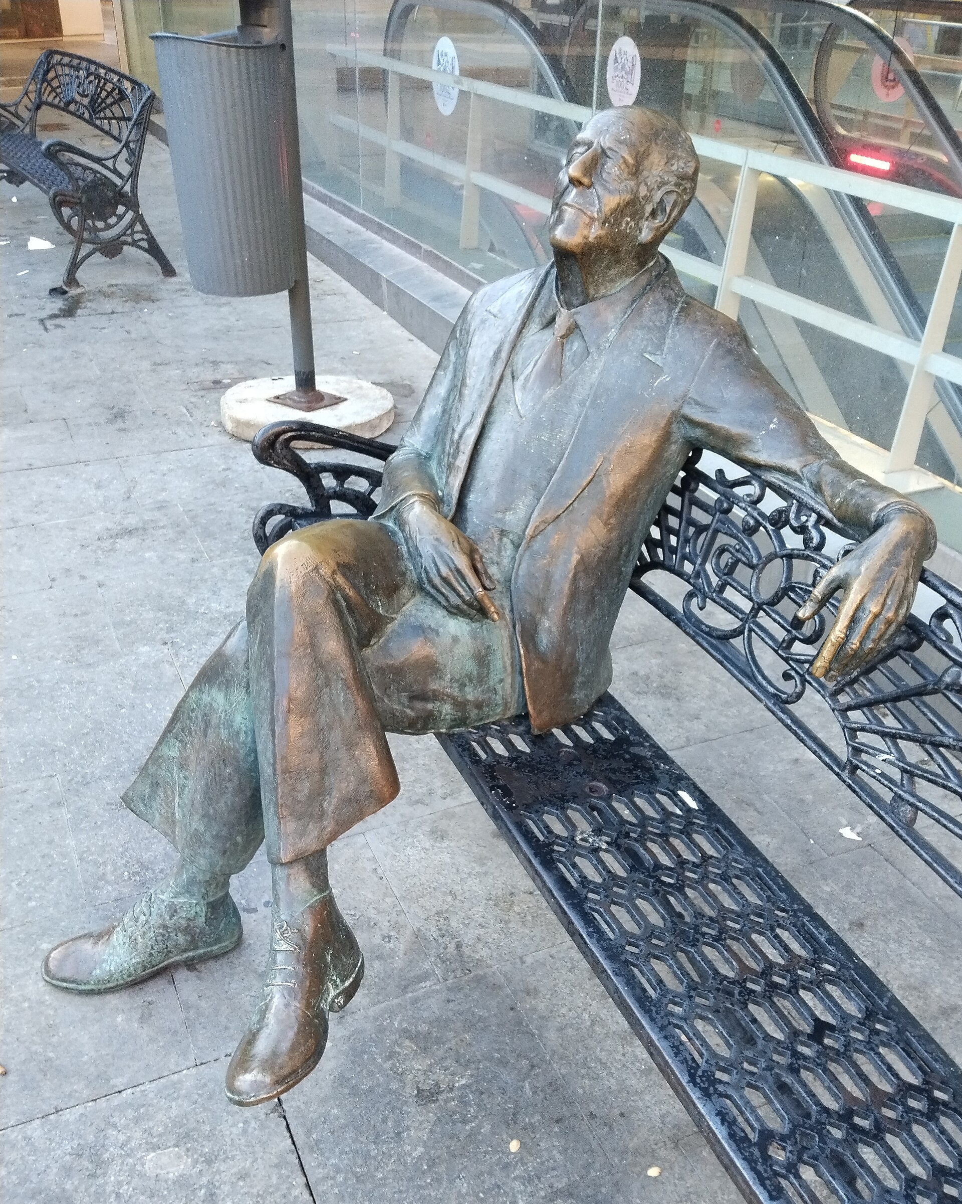 Estatua de Gastón Castelló, Alicante.