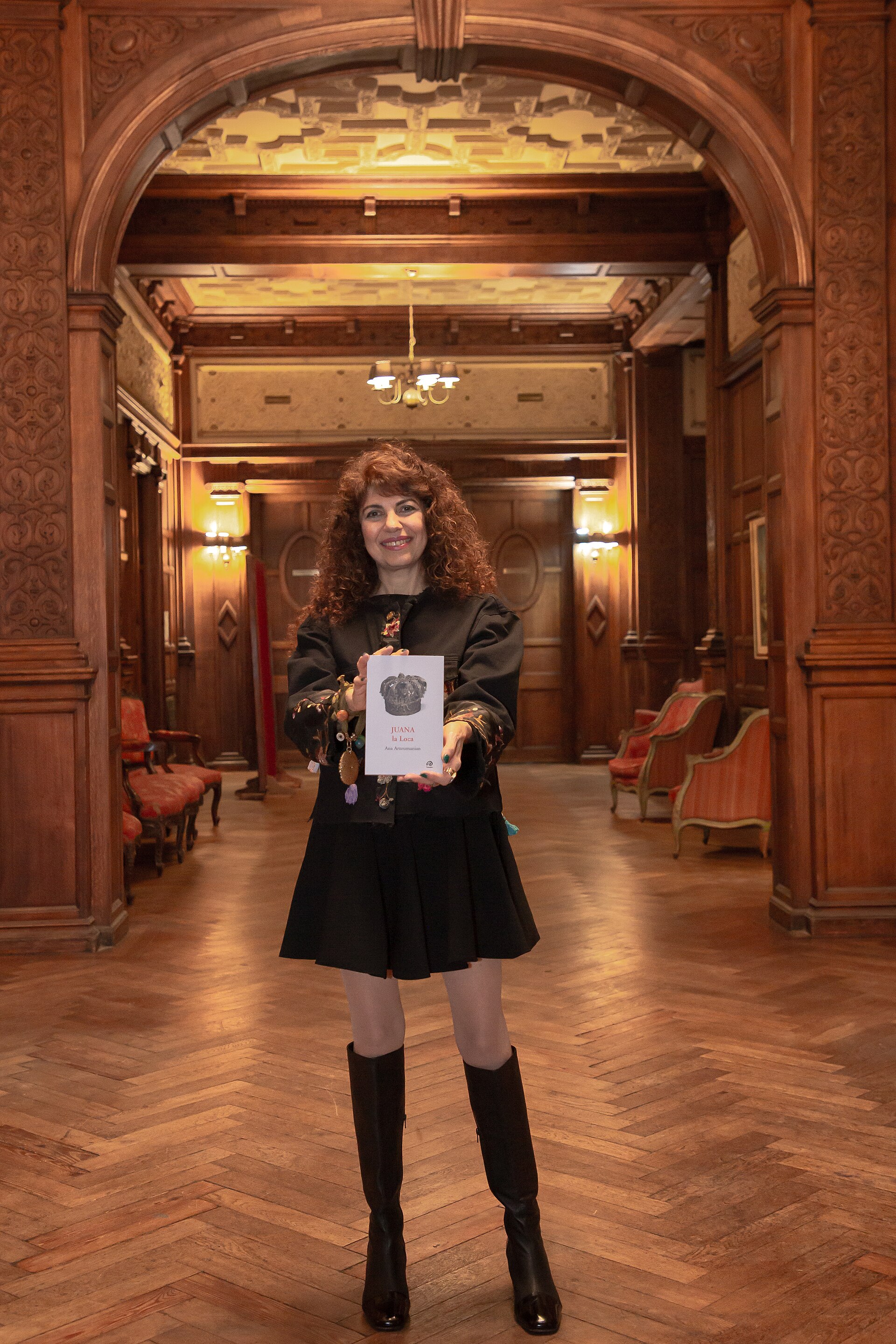 Ana Arzoumanian. Palacio Balcarce. Presentación de Juana la Loca, versión bilingüe castellano- francés. Año 2024.