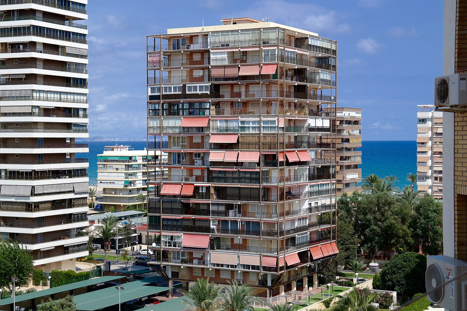 'Torre Alazan' in the beach resort district Playa San Juan in Alicante, Spain. Torre Alazan by master plan architect  Juan Guardiola Gaya is a fine example of a residential towers built during the boom of the tourist industry at the Costa Blanca ..
more info:

https://alacantideprofit.blogspot.com/2011/04/torres-hito-de-la-playa-de-san-juan.html